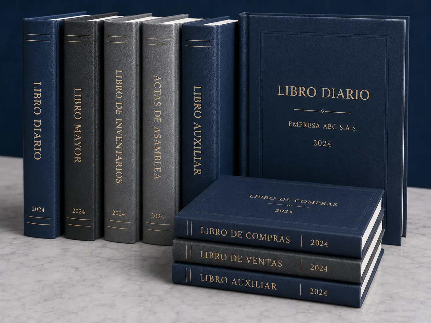Libros contables empastados con marcación en portada y lomo